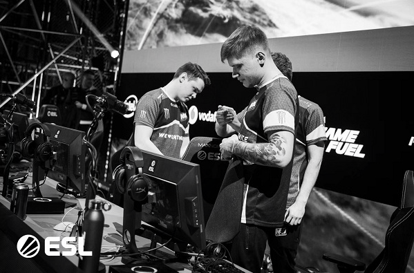 更是走势的 更是走势的